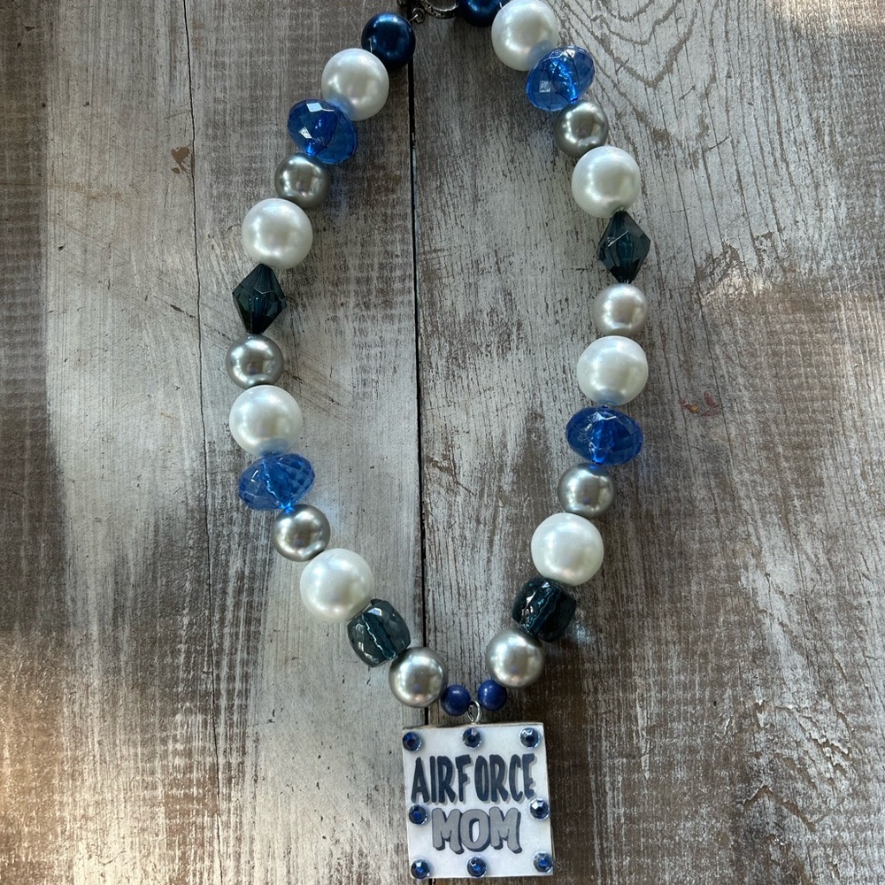 AIRFORCE MOM CHUNKY BEAD NECKLACE